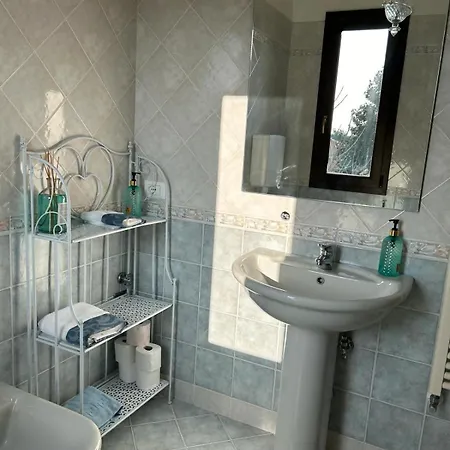 Villa Bifamiliare Per Famiglie Con Giardino. דירה