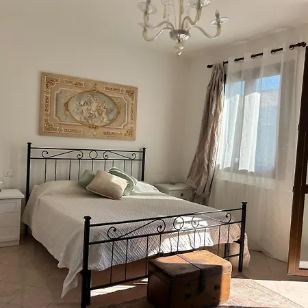Villa Bifamiliare Per Famiglie Con Giardino. דירה *
